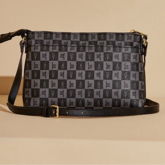 London Fog Addison Tower Signature
Print Crossbody NWT - Picture 2 of 5